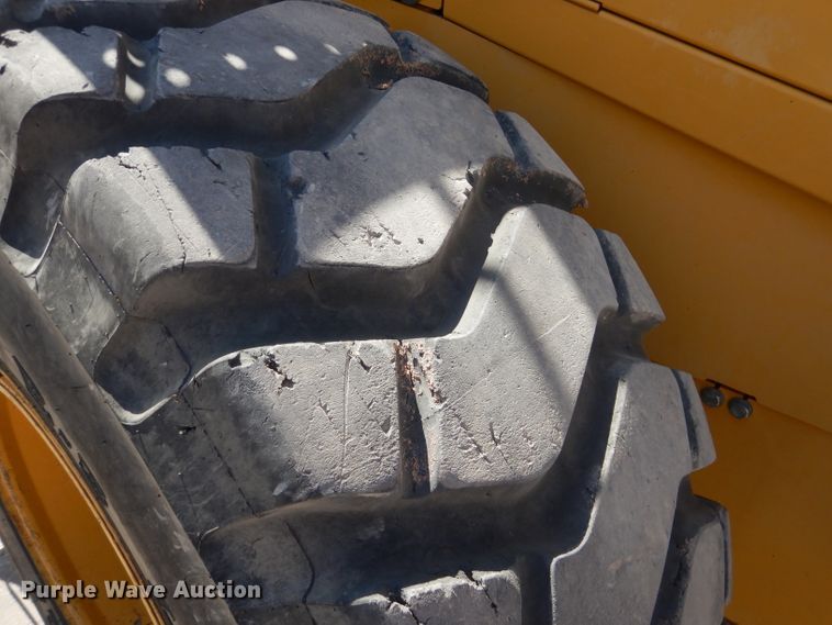 image for item DJ8841 2013 John Deere 624K  wheel loader