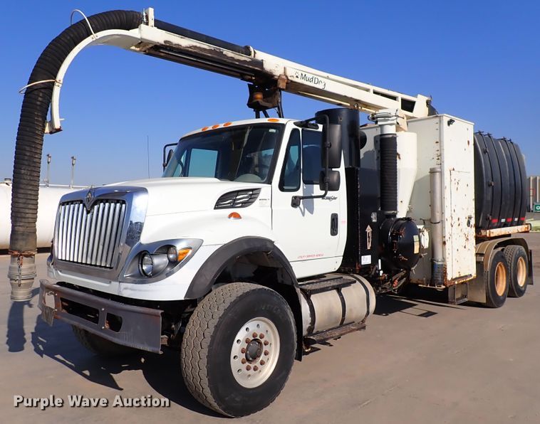 image for item DK4655 2008 International 7600  vacuum truck