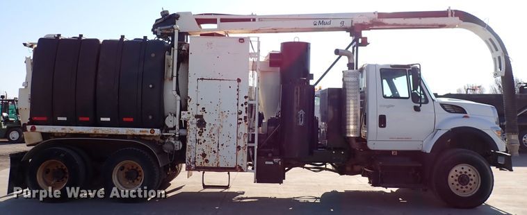 image for item DK4655 2008 International 7600  vacuum truck