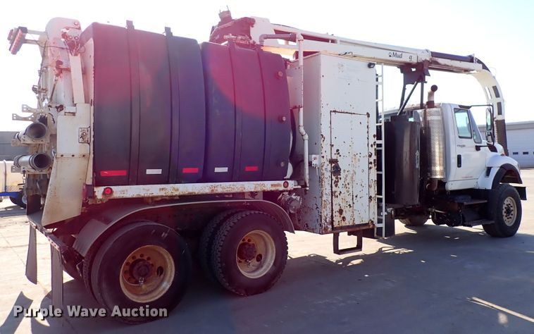 image for item DK4655 2008 International 7600  vacuum truck
