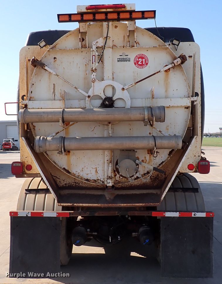 image for item DK4655 2008 International 7600  vacuum truck