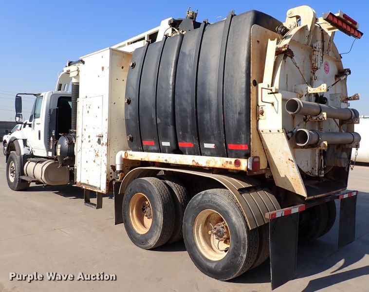 image for item DK4655 2008 International 7600  vacuum truck
