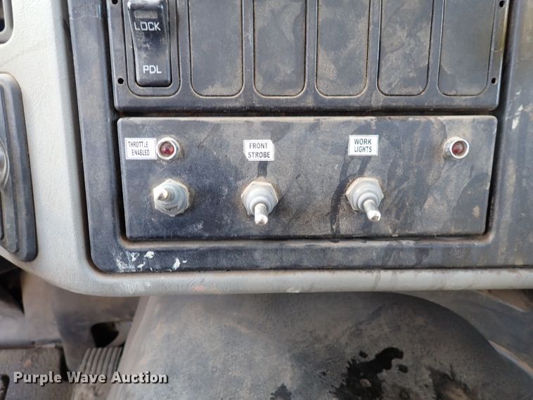 image for item DK4655 2008 International 7600  vacuum truck