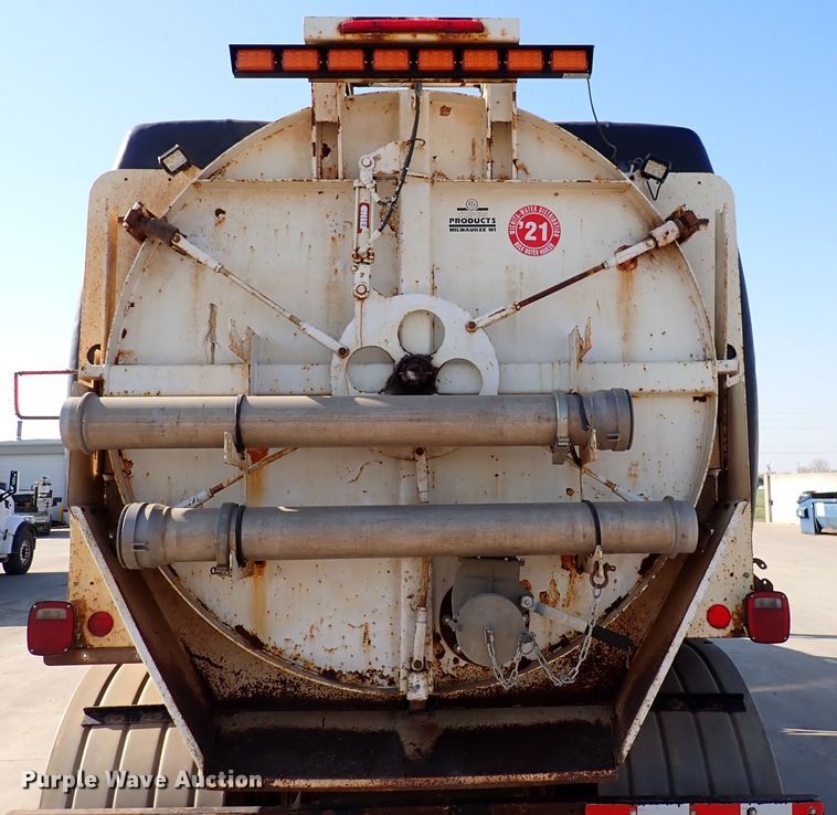 image for item DK4655 2008 International 7600  vacuum truck