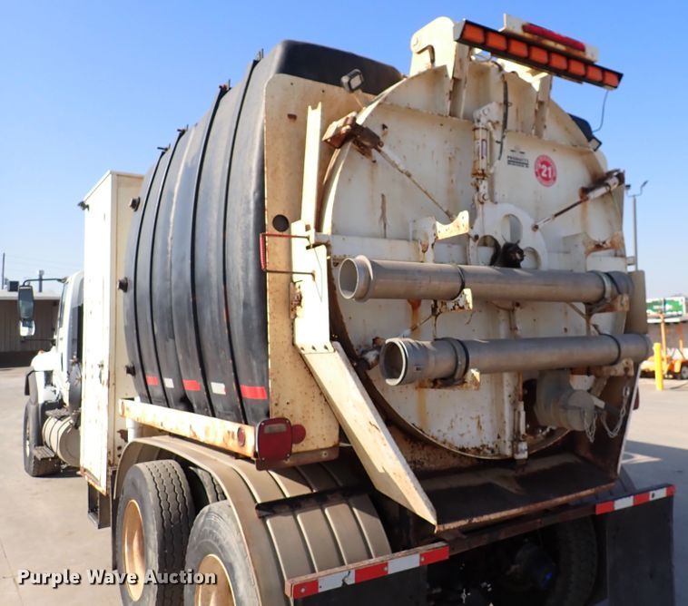 image for item DK4655 2008 International 7600  vacuum truck