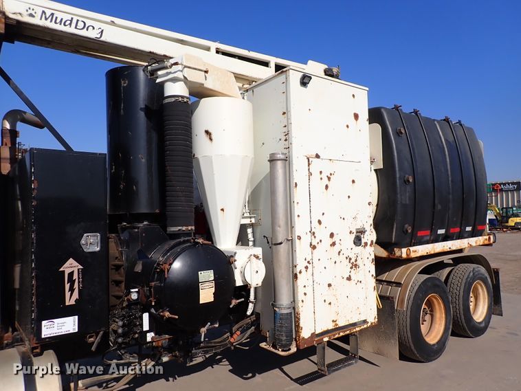 image for item DK4655 2008 International 7600  vacuum truck