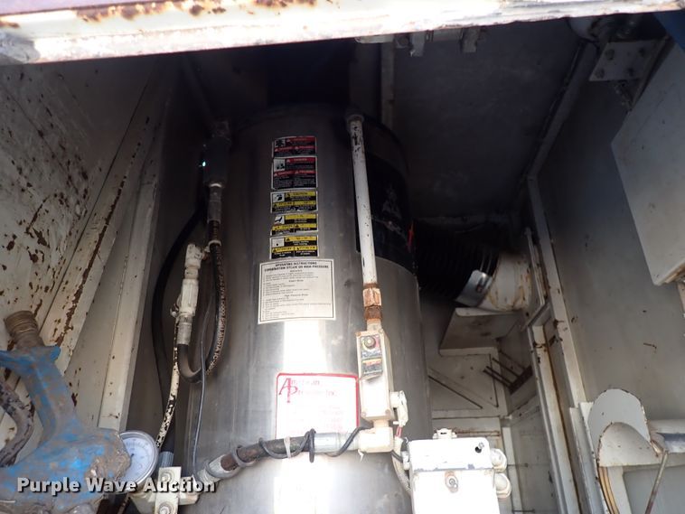 image for item DK4655 2008 International 7600  vacuum truck