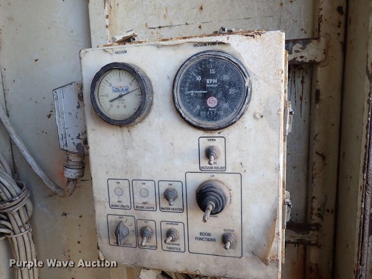 image for item DK4655 2008 International 7600  vacuum truck