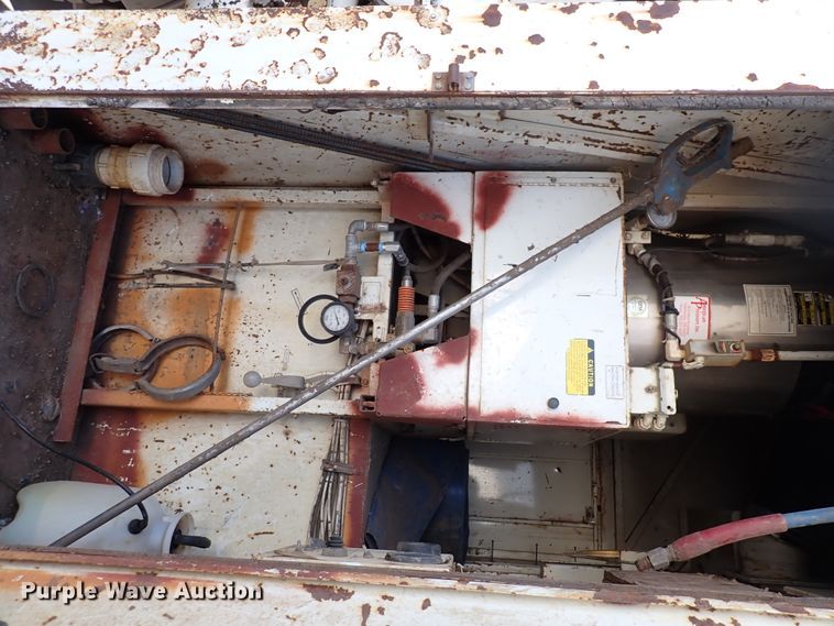 image for item DK4655 2008 International 7600  vacuum truck