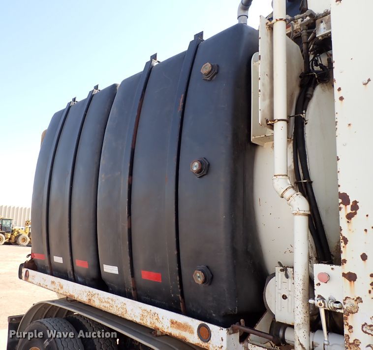 image for item DK4655 2008 International 7600  vacuum truck