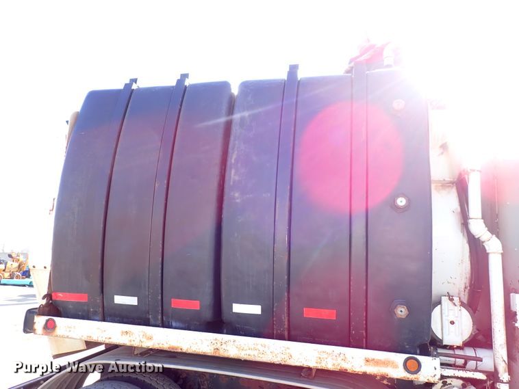 image for item DK4655 2008 International 7600  vacuum truck