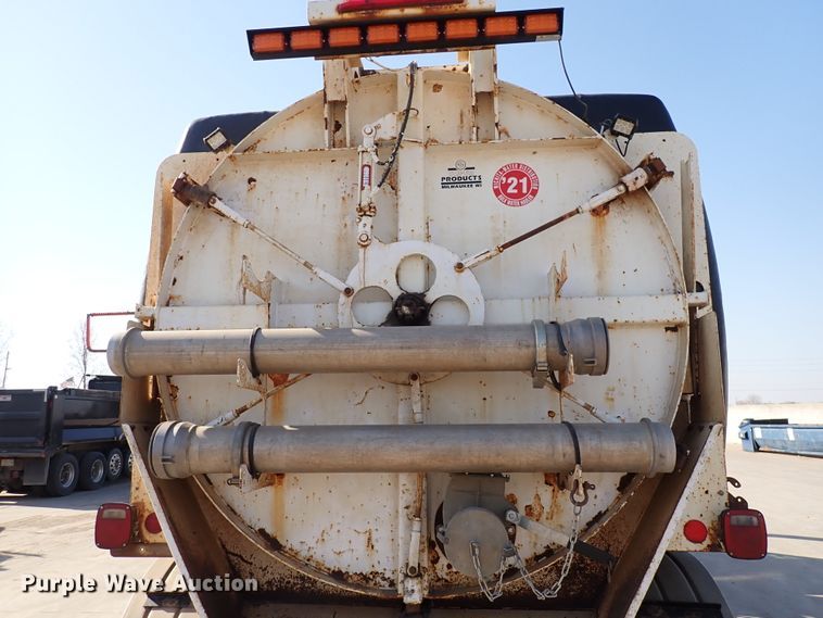 image for item DK4655 2008 International 7600  vacuum truck