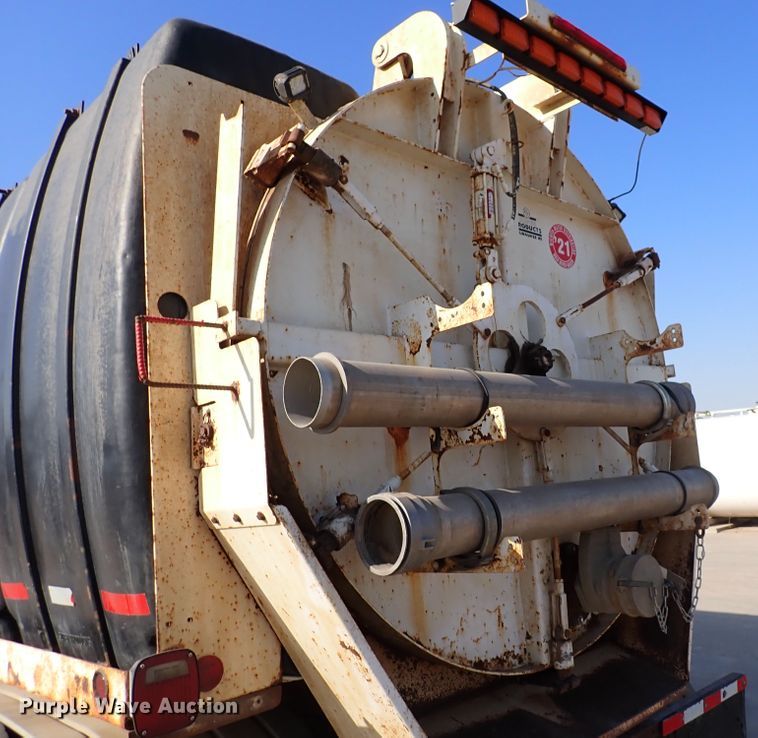 image for item DK4655 2008 International 7600  vacuum truck