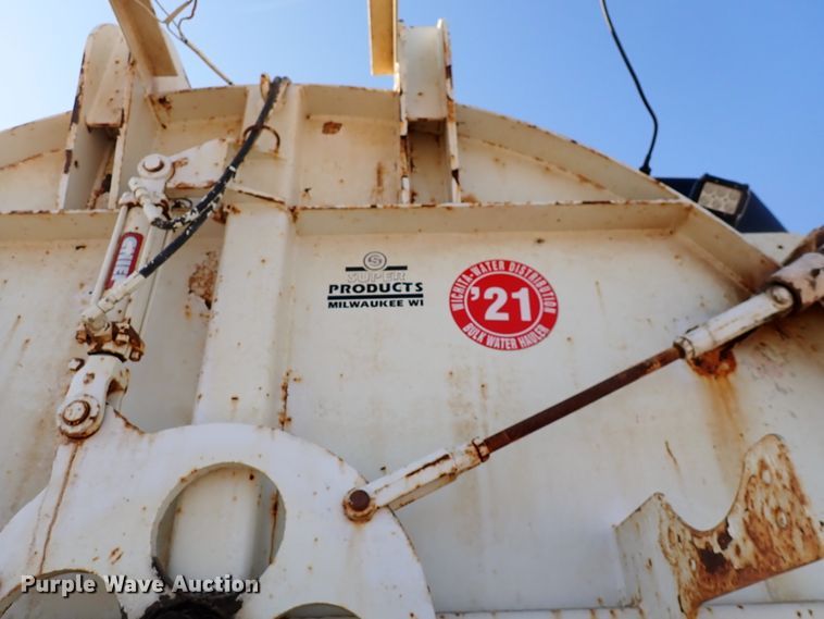 image for item DK4655 2008 International 7600  vacuum truck