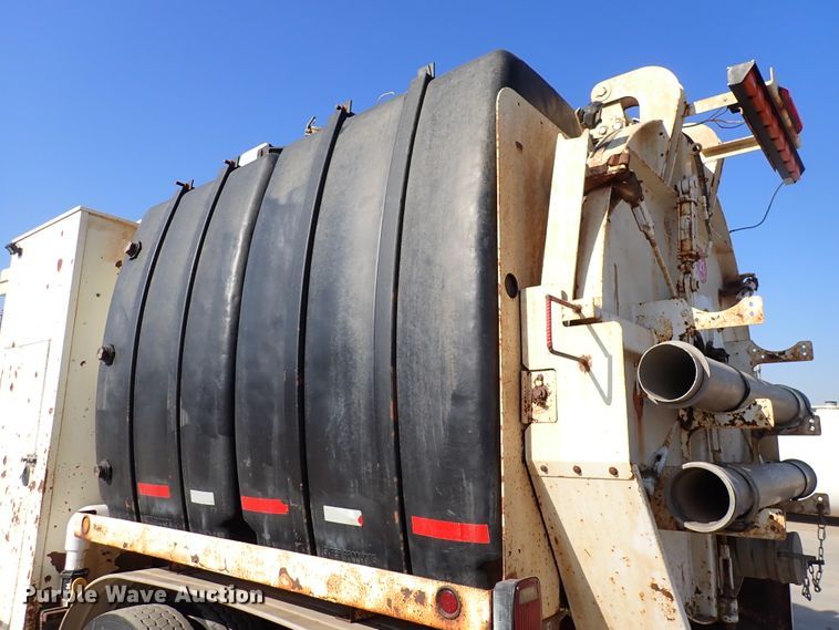 image for item DK4655 2008 International 7600  vacuum truck