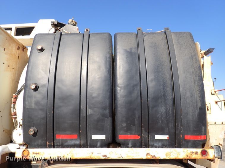 image for item DK4655 2008 International 7600  vacuum truck