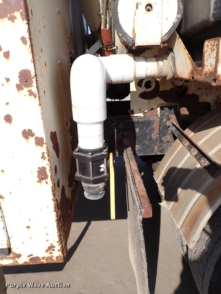 image for item DK4655 2008 International 7600  vacuum truck