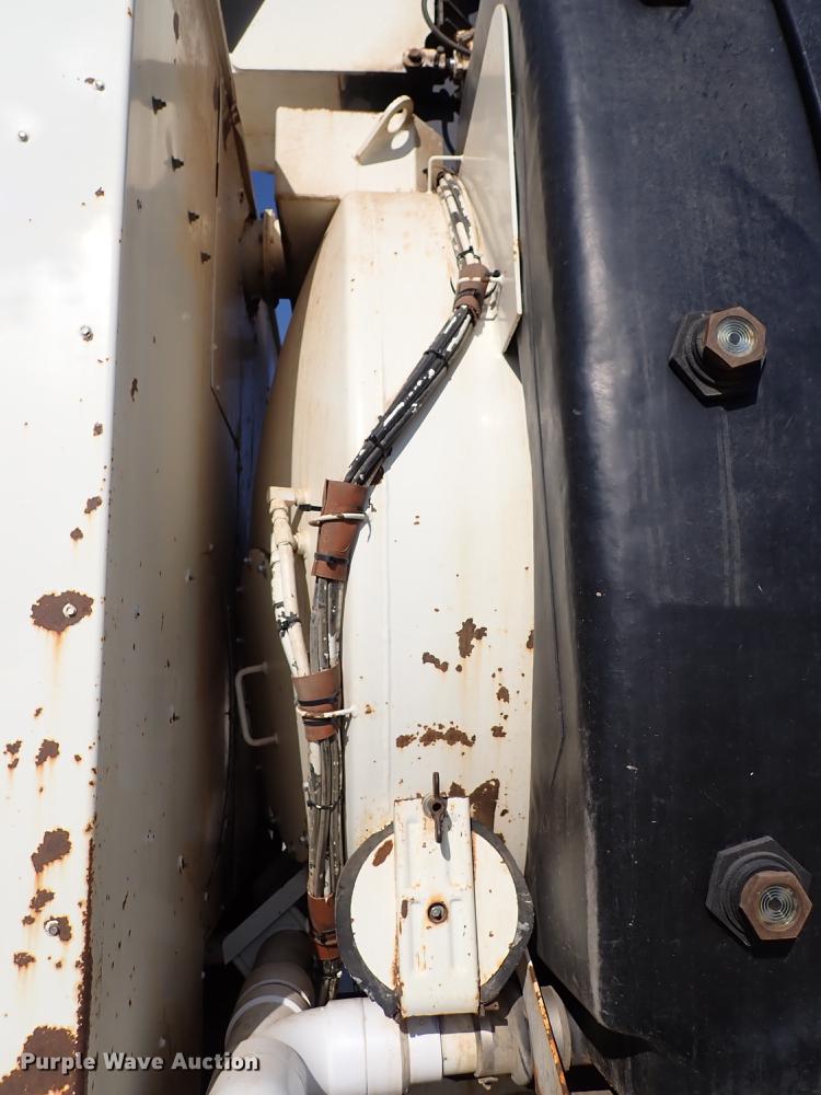 image for item DK4655 2008 International 7600  vacuum truck