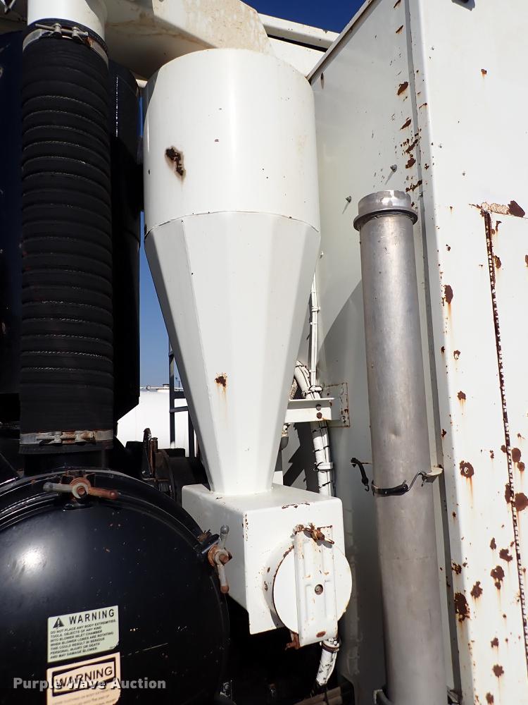 image for item DK4655 2008 International 7600  vacuum truck