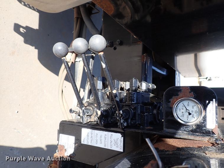 image for item DK4655 2008 International 7600  vacuum truck