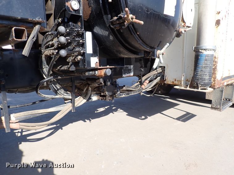 image for item DK4655 2008 International 7600  vacuum truck