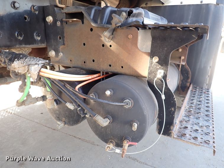 image for item DK4655 2008 International 7600  vacuum truck