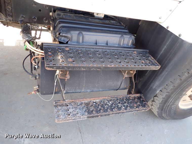 image for item DK4655 2008 International 7600  vacuum truck