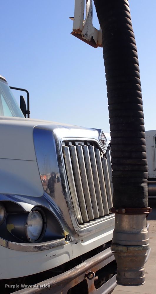 image for item DK4655 2008 International 7600  vacuum truck