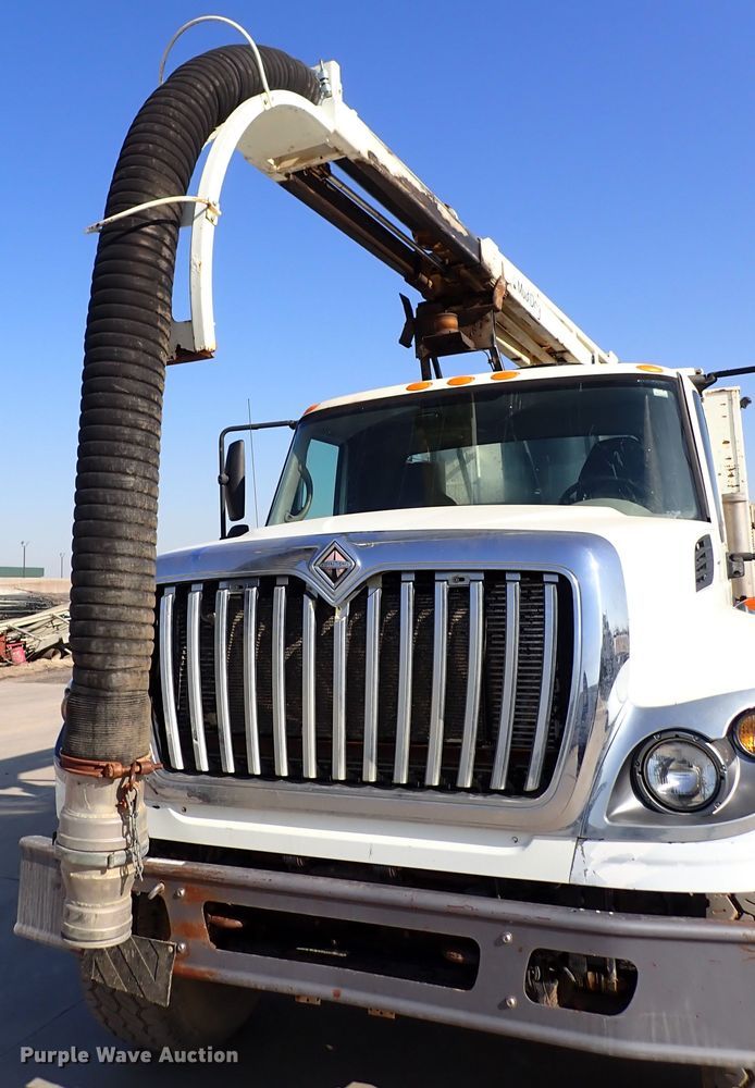 image for item DK4655 2008 International 7600  vacuum truck