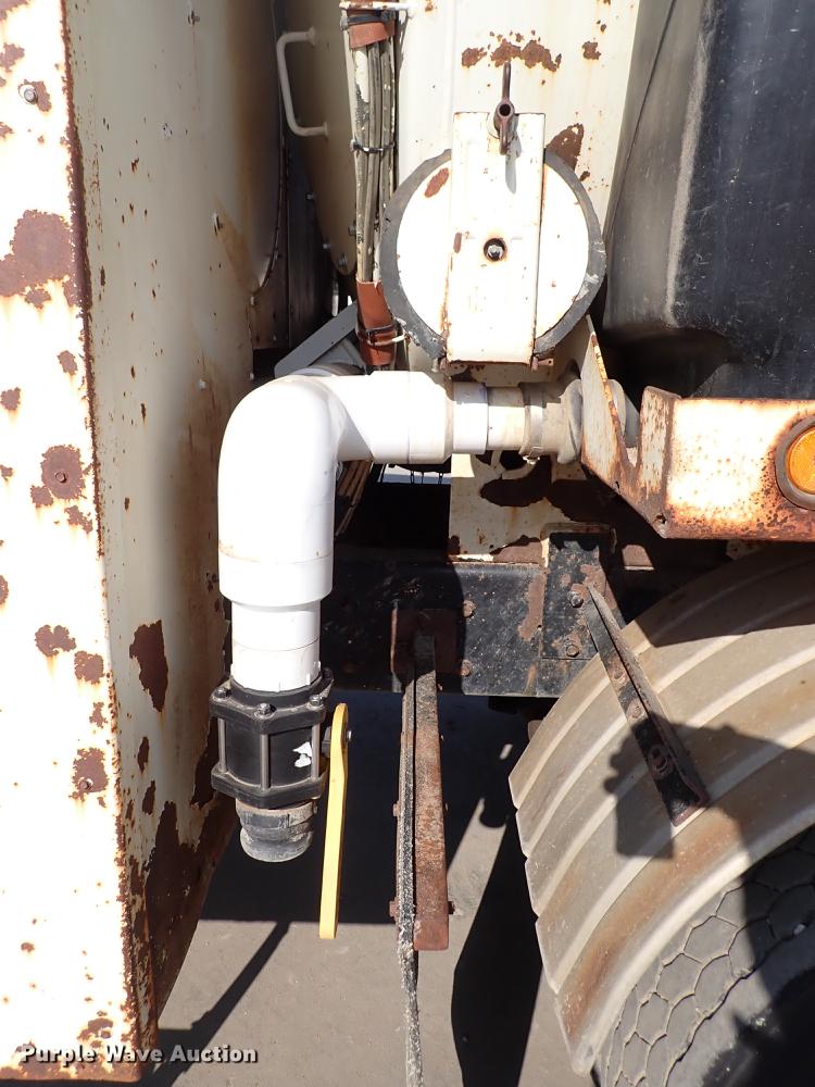 image for item DK4655 2008 International 7600  vacuum truck