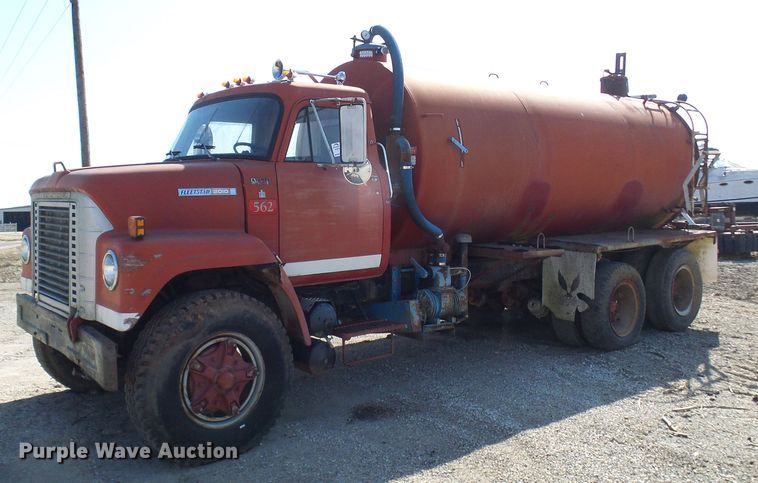 image for item DL0859 1975 International Fleetstar 2010  tank truck