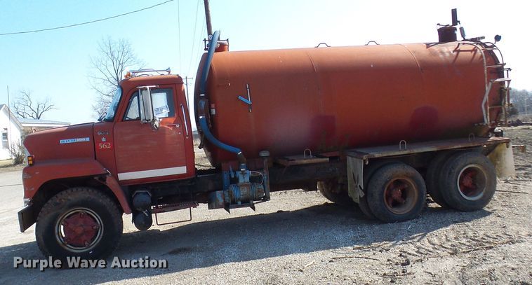 image for item DL0859 1975 International Fleetstar 2010  tank truck