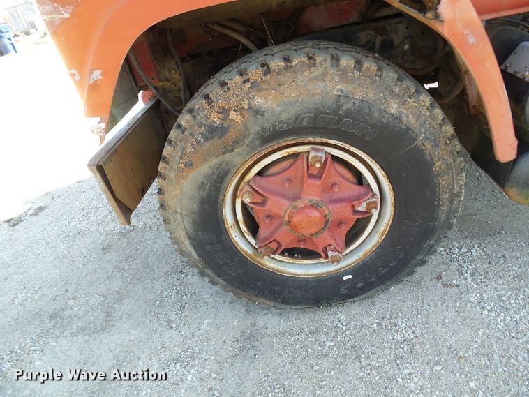 image for item DL0859 1975 International Fleetstar 2010  tank truck