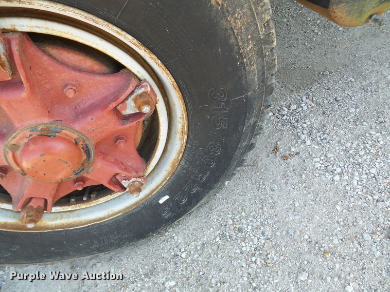 image for item DL0859 1975 International Fleetstar 2010  tank truck