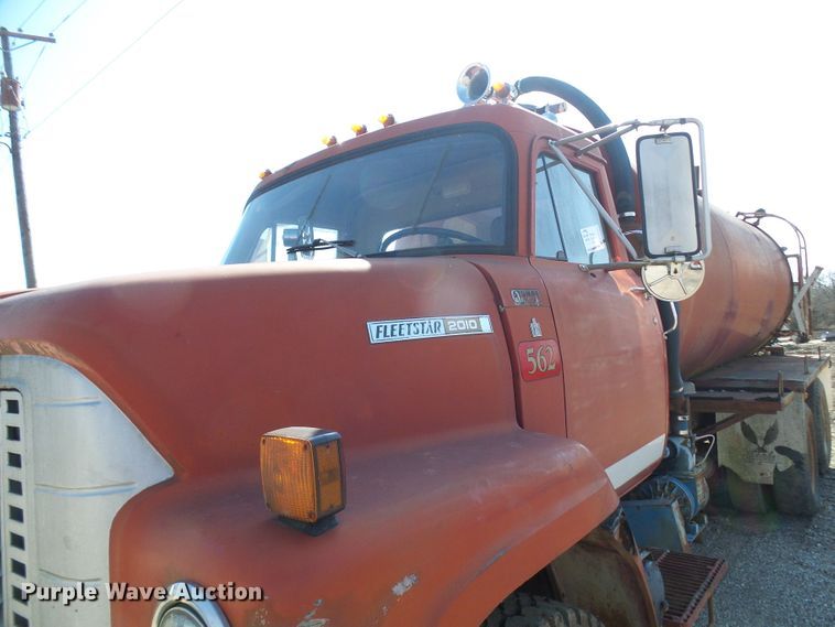 image for item DL0859 1975 International Fleetstar 2010  tank truck