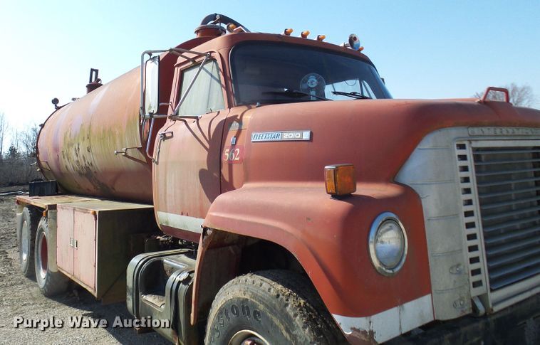 image for item DL0859 1975 International Fleetstar 2010  tank truck