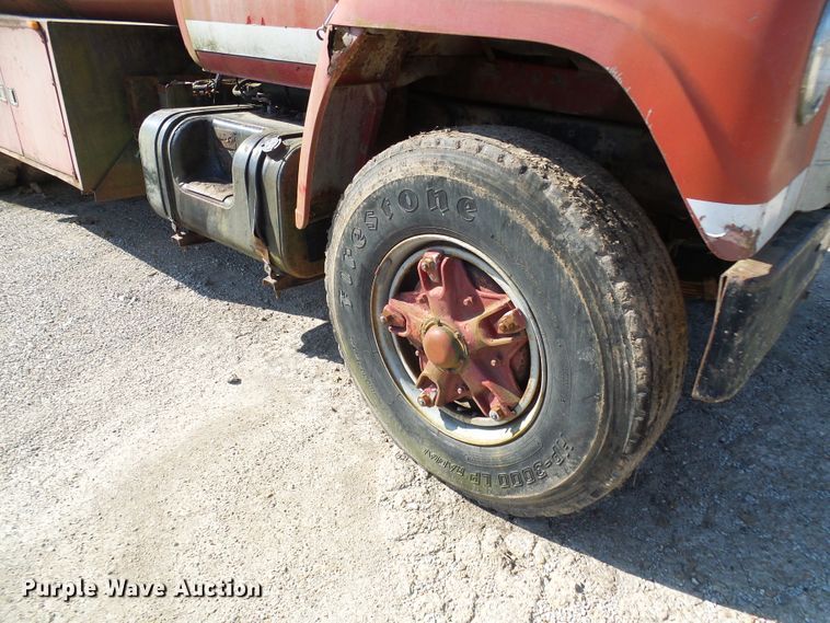 image for item DL0859 1975 International Fleetstar 2010  tank truck