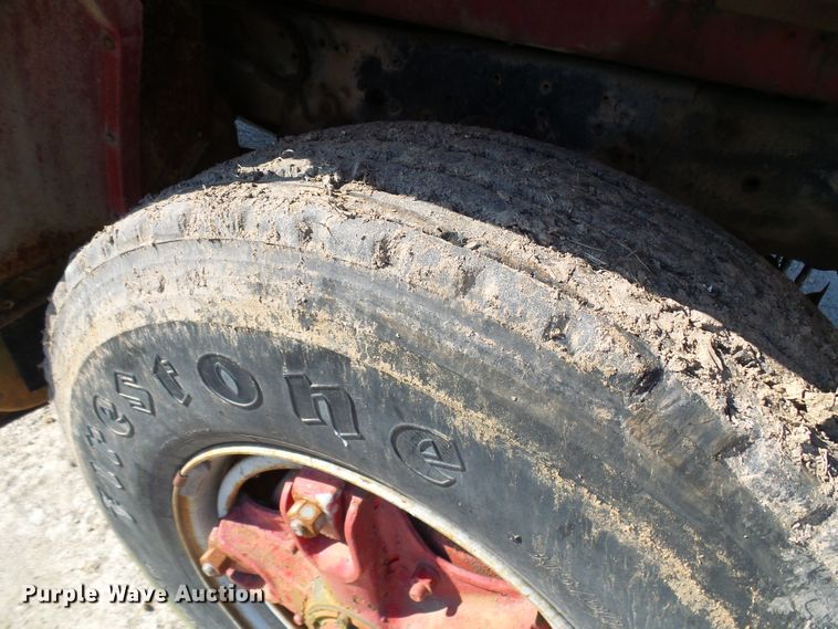 image for item DL0859 1975 International Fleetstar 2010  tank truck