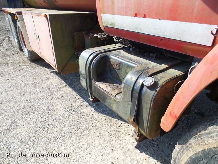 image for item DL0859 1975 International Fleetstar 2010  tank truck