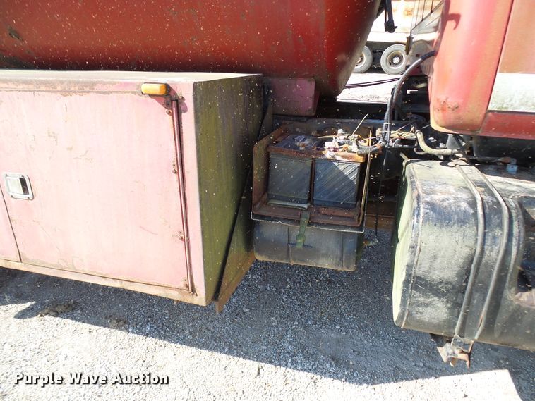 image for item DL0859 1975 International Fleetstar 2010  tank truck