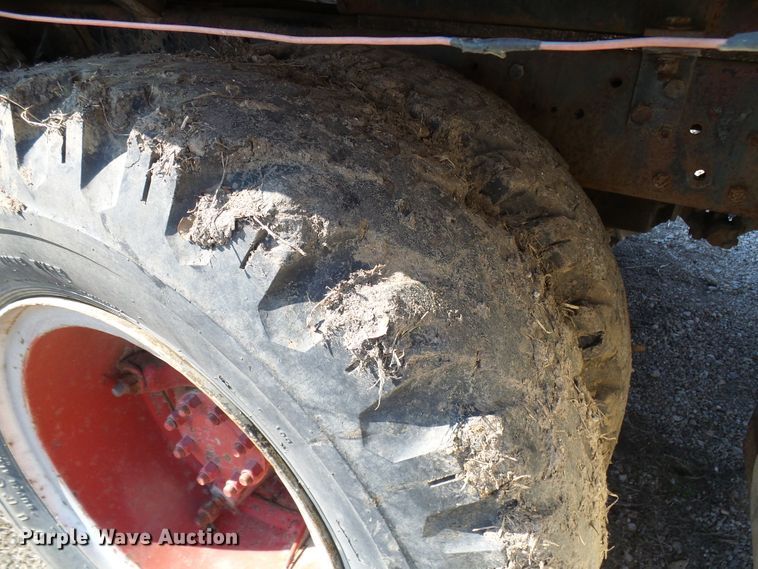 image for item DL0859 1975 International Fleetstar 2010  tank truck