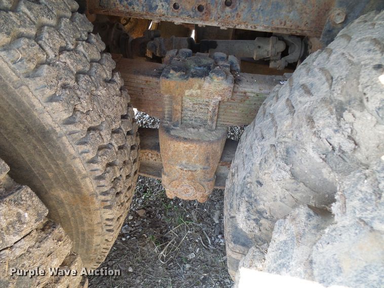 image for item DL0859 1975 International Fleetstar 2010  tank truck