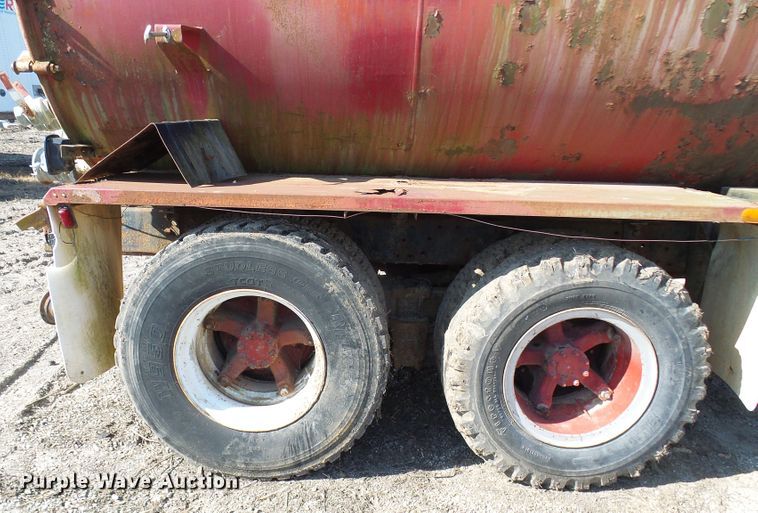 image for item DL0859 1975 International Fleetstar 2010  tank truck