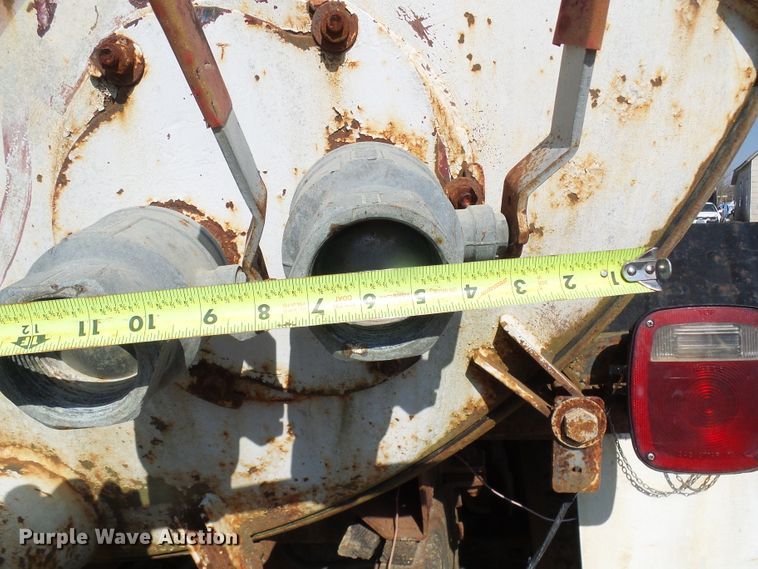 image for item DL0859 1975 International Fleetstar 2010  tank truck