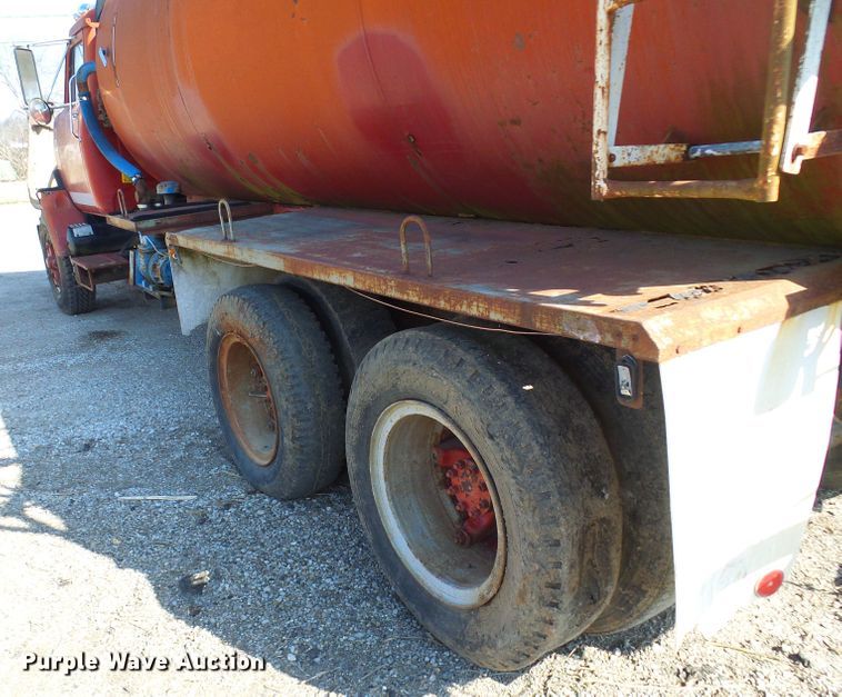 image for item DL0859 1975 International Fleetstar 2010  tank truck