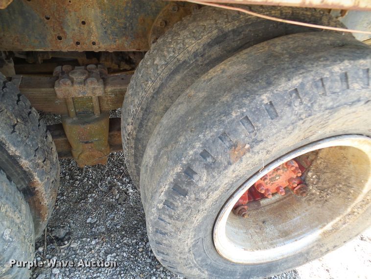 image for item DL0859 1975 International Fleetstar 2010  tank truck