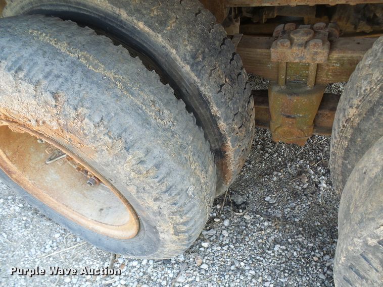 image for item DL0859 1975 International Fleetstar 2010  tank truck