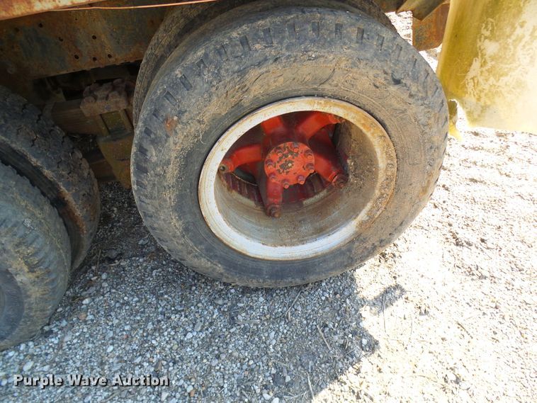 image for item DL0859 1975 International Fleetstar 2010  tank truck