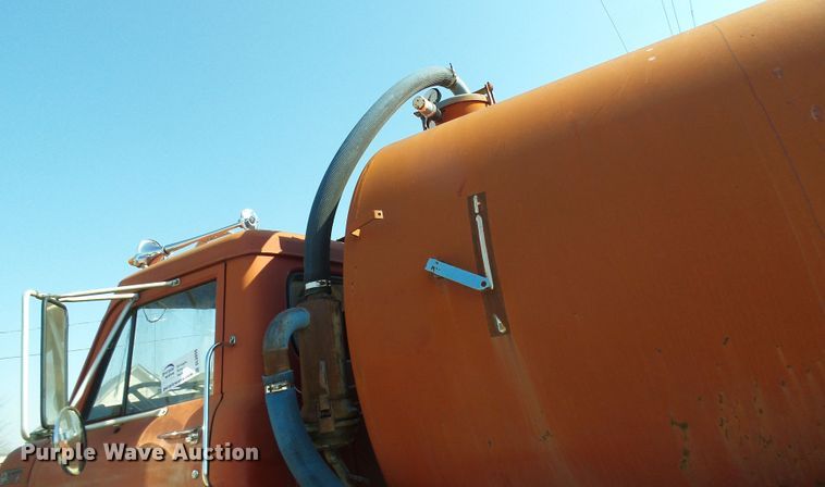 image for item DL0859 1975 International Fleetstar 2010  tank truck