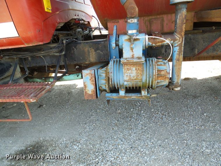 image for item DL0859 1975 International Fleetstar 2010  tank truck